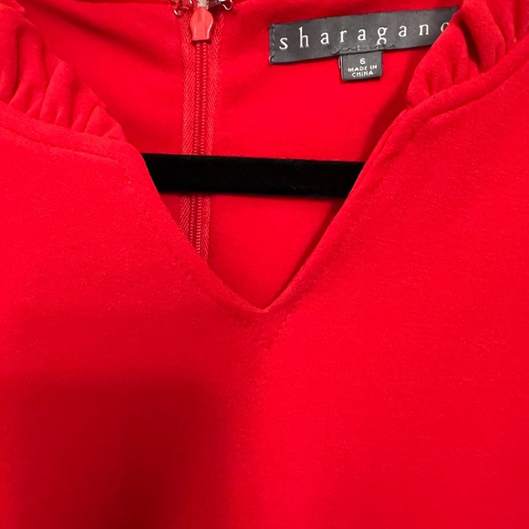 perfect Red cocktail dress,V neck  , midi length super sliming silhouette - Picture 5 of 5